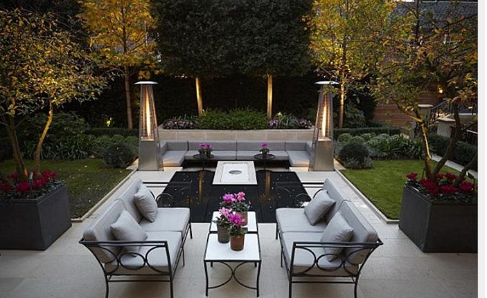 Một góc vườn vô cùng xinh đẹp trong dinh thự của Tamara, nơi cô cùng ông xã tiếp đãi bạn bè thân những đồ uống ngon nhất. Hai vợ chồng cùng chung sở thích xem bóng đá hoặc đua xe công thức 1 trong rạp chiếu mini ở tầng hầm.