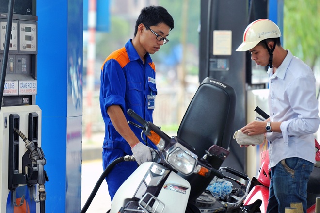 Xang giam tiep 600 dong/lit hinh anh