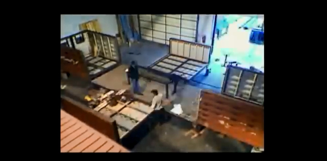 Cua hang ca phe tu dong trong container cua Illy hinh anh