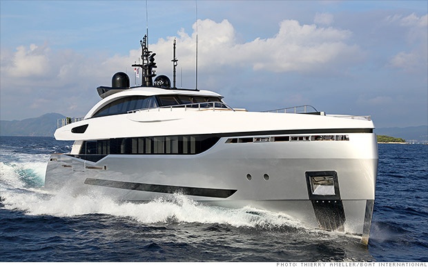 Du thuyền thân thiện môi trường nhất: Columbia 40S gallery coolest yachts Các siêu du thuyền có động cơ thường không được tiết lộ thông tin về tác động đến môi trường của nó. Những nhà đóng tàu người Columbia đang cố gắng để thay đổi điều đó với 40S - một trong những du thuyền hybrid đầu tiên trên thế giới. Công nghệ hybrid cho phép tàu chạy trên một động cơ điện ở tốc độ thấp, giúp giảm thiểu tiếng ồn và khí thải. Thiết kế mỏng của thân tàu và các vật liệu nhẹ đã giúp tăng hiệu quả trong việc tiết kiệm nhiên liệu.