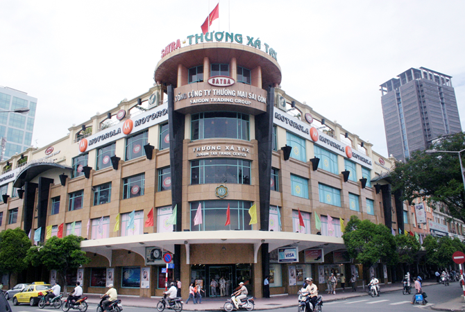 200 gian hang chua biet di dau khi thuong xa Tax dong cua hinh anh