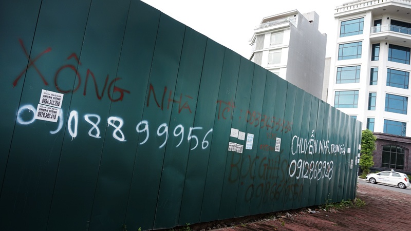 Bien quang cao mien phi sieu dai o Ha Noi hinh anh