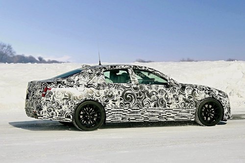 2016 Cadillac CTS-V  2016 Cadillac CTS-V trong lớp vỏ ngụy trang Cadillac CTS-V 2016 sở hữu cản trước và lưới tản nhiệt trước có thiết kế