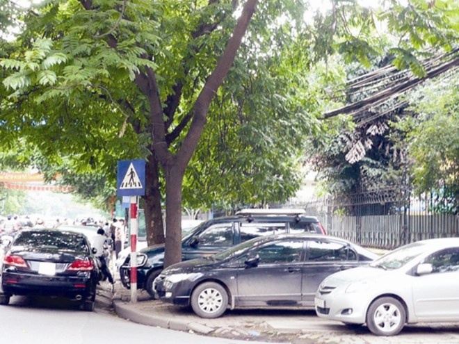 Ha Noi tang phi kinh doanh via he, long duong hinh anh