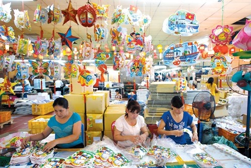 Long den Viet sang o san nha hinh anh