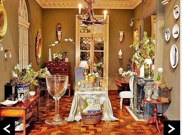 Đồ gia dụng bằng kính trong nhà búp bê được làm từ loại kính đặc biệt của vùng Venice (Ý). Nếu ngắm bức ảnh này, chắc hẳn bạn không nghĩ nó thuộc về một ngôi nhà búp bê.