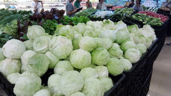 Rau qua Trung Quoc 'len' vao sieu thi hinh anh