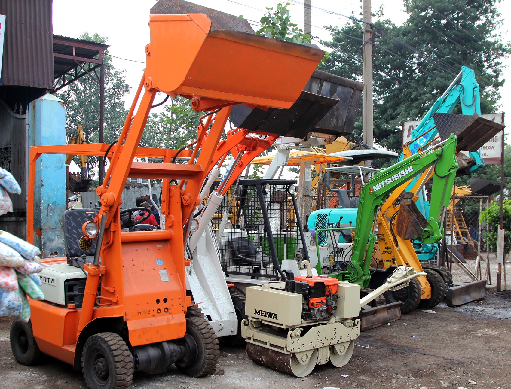 Cho xe co gioi cu cho ban sat vun ven Xa lo Ha Noi hinh anh