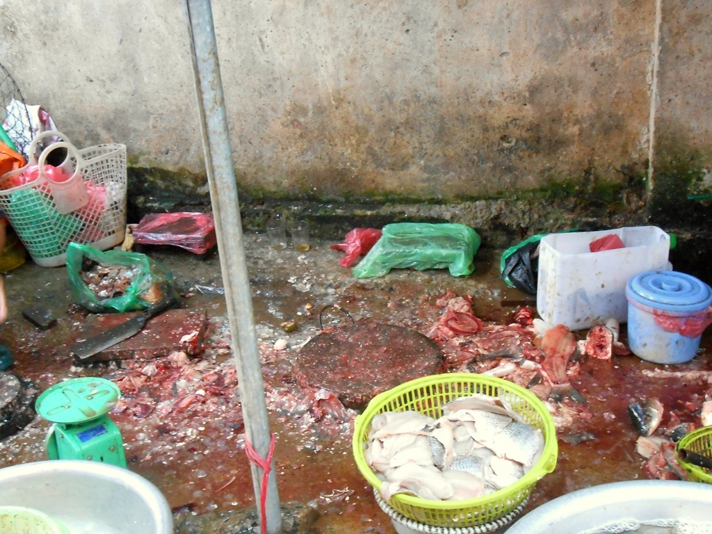 Cá sau khi lóc xương được bán cho khách với giá 20.000 đồng/kg.