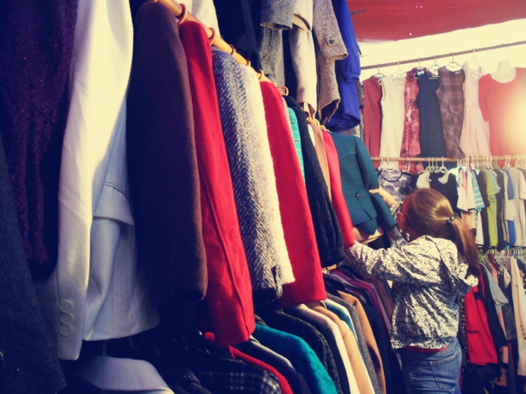 Chua lanh, chi em da ru nhau 'san' ao ret sieu re hinh anh