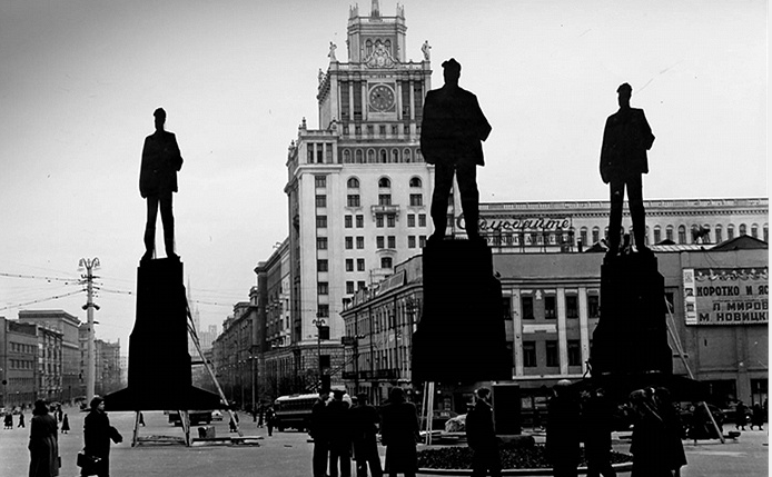 Người dân trên đường phố Matxcơva những năm 1960.