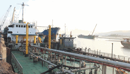 Hệ thống bơm hút dầu trên tàu An Bình 126-phương tiện bị bắt giữ trong vụ án cuối năm 2013. 