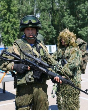 Ngoài ra còn có các loại súng LPO-97, súng bắn tỉa SVDS, súng máy PKP Pecheneg... Trong ảnh: Súng bắn tỉa SVDS. 