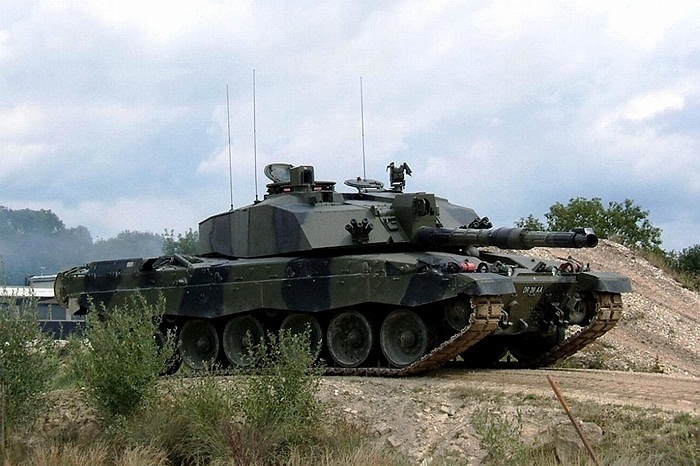 Chiếc xe Challenger 2 của quân đội Anh do một công ty của Anh tên Alvis Vickers sản xuất chế tạo.