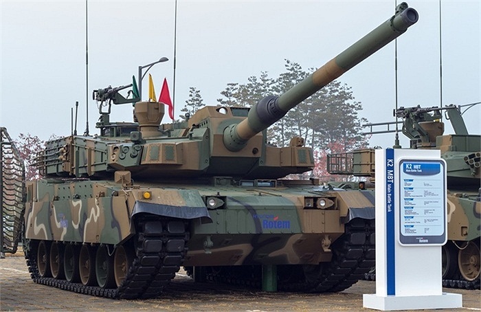 K2 Black Panther có trọng lượng 55 tấn, tốc độ tối đa là 70km/h.