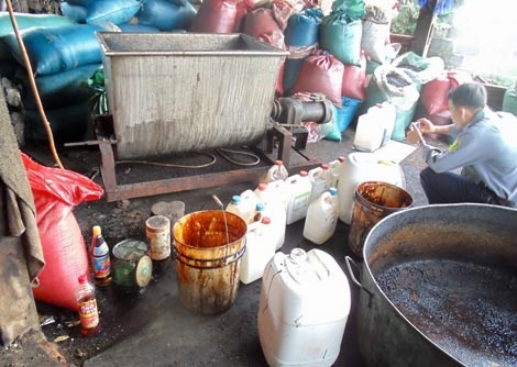 San xuat ca phe tu dau nanh, bap va hoa chat hinh anh