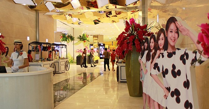 Hang hieu 'sieu cao cap' vang bong o Lotte Center hinh anh