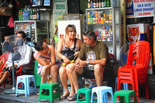 Bia hoi via he co the bi cam hinh anh