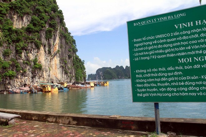 Tàu Green Sea –  trọng tải 7,6 vạn tấn lừng lững trên vùng neo đậu Hòn Nét- 21 (Cẩm Phả) từ nhiều năm qua.