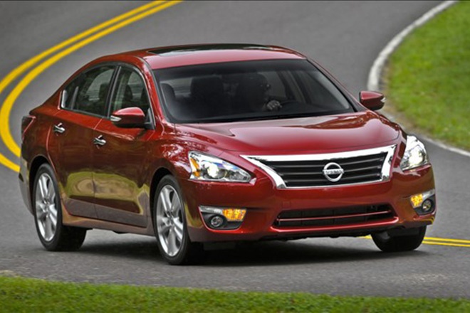 So với những phiên bản đời trước, Nissan Altima 2013 đã có một bước tiến lớn về cả thiết kế lẫn khả năng vận hành. Dòng xe này sở hữu một kiểu dáng thời trang hơn, nội thất chắc chắn và trang bị nhiều hơn.