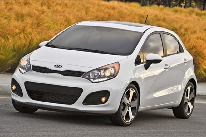   So với 2 thế hệ đầu tiên, Kia Rio 2014 đã thật sự lột xác một cách toàn diện. Không chỉ thiết kế xe trở lên hiện đại bắt mắt hơn mà khả năng vận hành của Kia Rio cũng được nâng lên một tầm cao mới.  Bên cạnh đó, dòng sedan hạng nhỏ này còn sở hữu những tiện nghi ít thấy ở các mẫu xe đồng hạng.