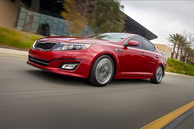  Kia Optima là một trong những mẫu xe có thiết kế ấn tượng nhất của hãng xe Hàn Quốc. Khả năng vận hành, công nghệ cũng như kiểu dáng của phiên bản 2014 đều rất ấn tượng.
