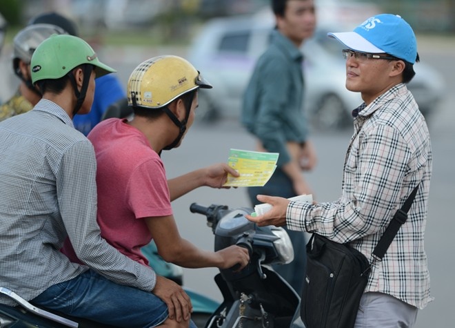 Sat gio thi dau, ve xem U19 Viet Nam tang gia manh hinh anh