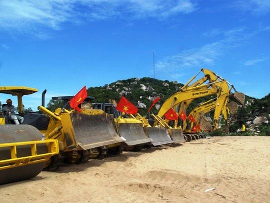 Them nha may loc dau ty do khoi cong o mien Trung hinh anh