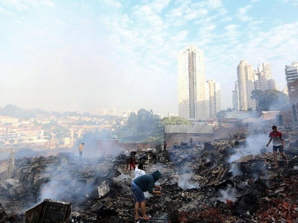 Hoa hoan thieu rui khu o chuot o Sao Paulo hinh anh