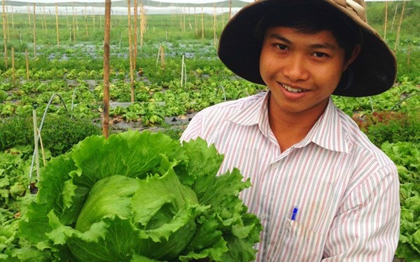 Nguoi Nhat Ban sang Lam Dong trong xa lach khung hinh anh