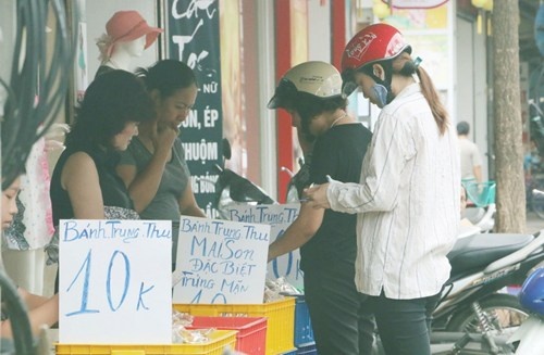 Vi sao co banh trung thu dai ha gia? hinh anh