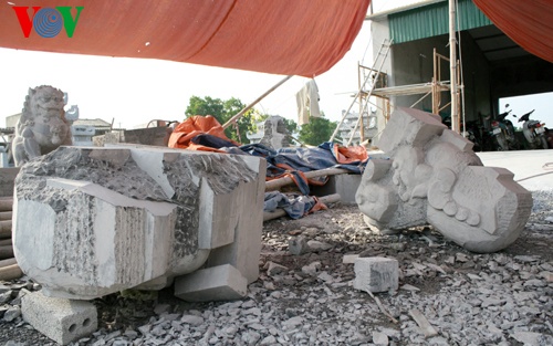 Cặp sư tử đá Trung Quốc của cơ sở sản xuất đá mỹ nghệ Định Hương sẽ không bao giờ được hoàn thiện.