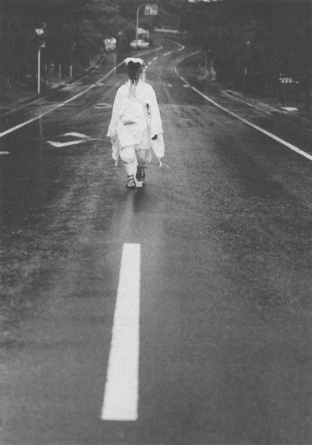 Bức ảnh hiếm hoi về một Gyoja thực thụ đang trên đường chinh phục “Thử thách một ngàn ngày”.