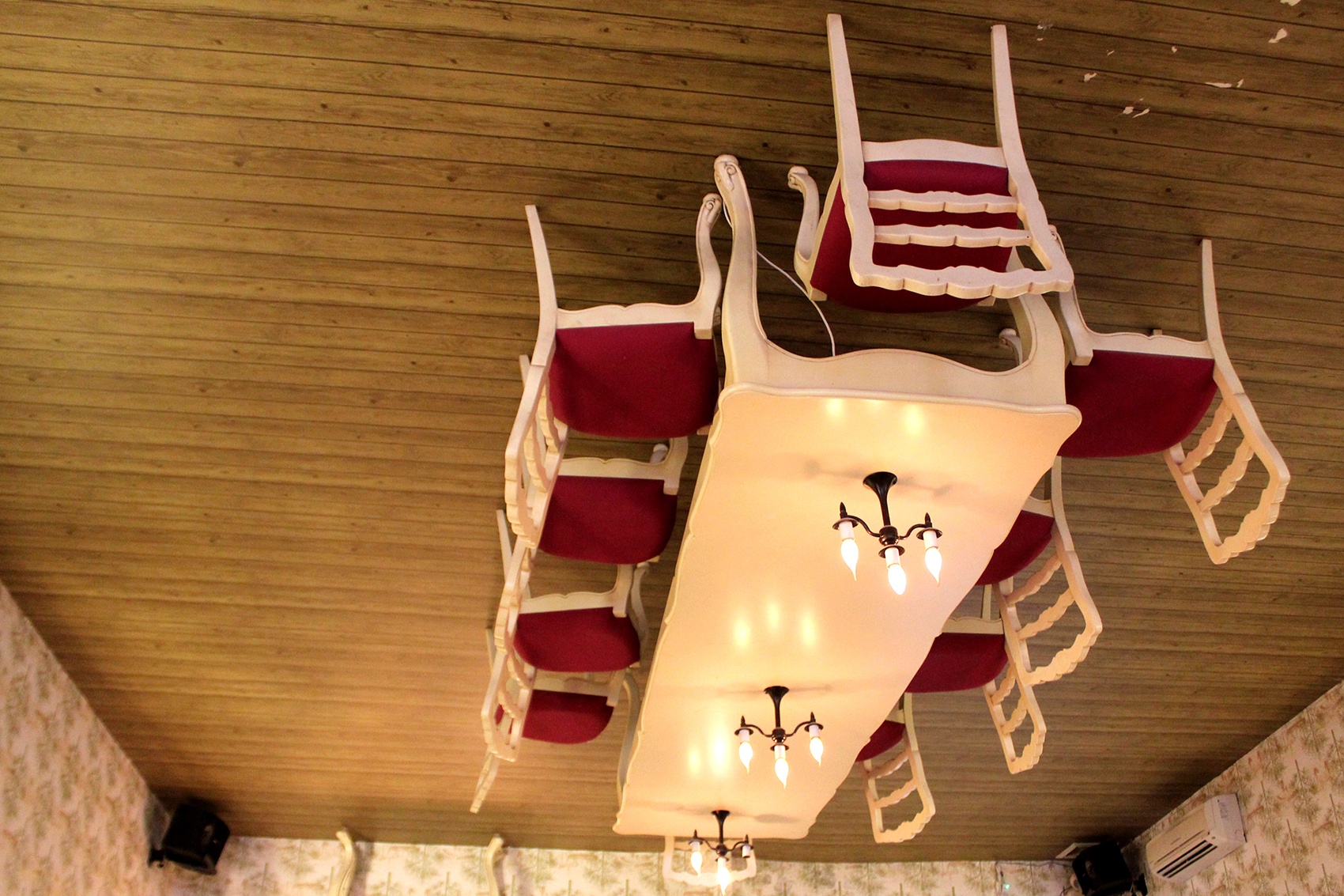 Quan ca phe lon nguoc o Sai Gon hinh anh