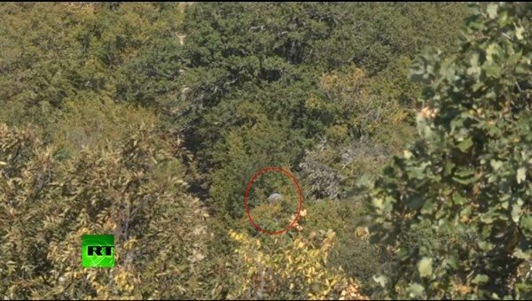 Trong đó, có pha tập ấn tượng khi Bastion cài đặt trong những lùm cây được ấn nút phóng tan xác tàu mục tiêu trên biển.