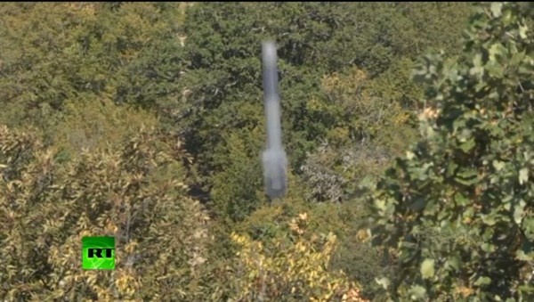 Một quả tên lửa đã được ấn nút phóng lên.