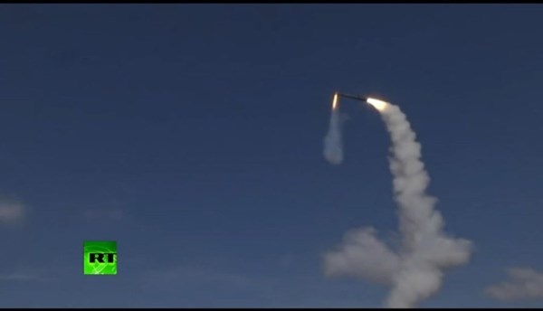 Một quả tên lửa đã được ấn nút phóng lên.