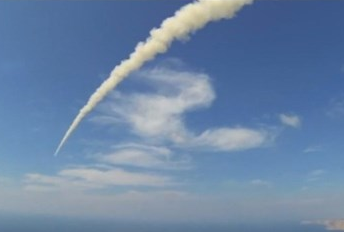 Ten lua Nga phong tu bui cay ban tan xac tau bien hinh anh