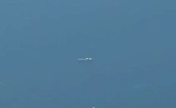 Tên lửa P-800 Oniks có phạm vi hoạt động rộng đến 300 km. Tên lửa này có thể mang theo cả đầu đạn nổ 200 kg hoặc đầu đạn nổ bán xuyên giáp 250 kg.