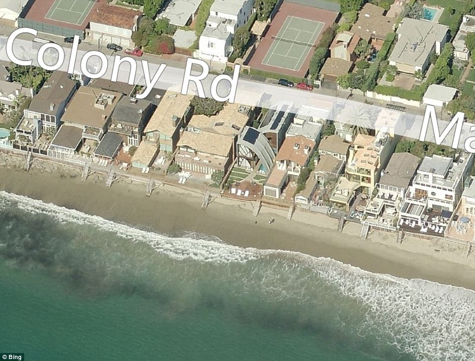 Những người giàu bậc nhất thế giới có còn đổ tiền, mua các khu đất vàng bên bờ biển để xây những căn biệt thự làm nơi nghỉ ngơi, thư dãn. 