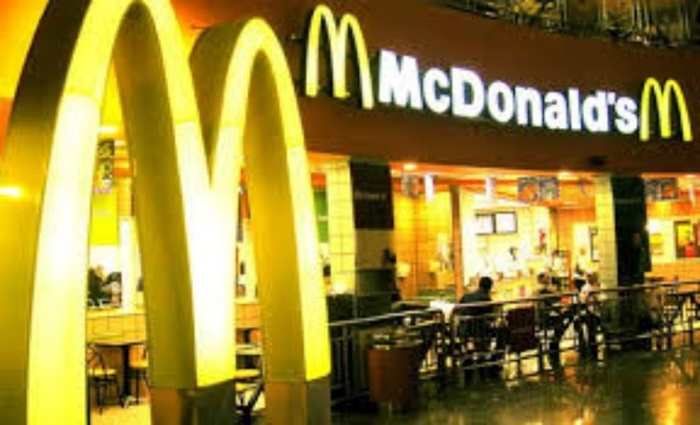 Tập đoàn McDonald’s (trụ sở: Mỹ, tổng số nhân viên: 440.000 người, doanh thu: <abbr class=
