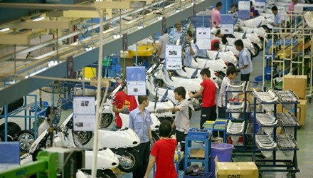 Vi sao khong lam noi sac pin va oc vit? hinh anh