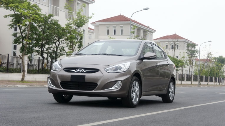 Hyundai Accent Giá bán của Hyundai Accent tại Việt Nam:  Accent (1.4L MT): 551.200.000 VNĐ Accent (1.4L AT) : 599.000.000 VNĐ