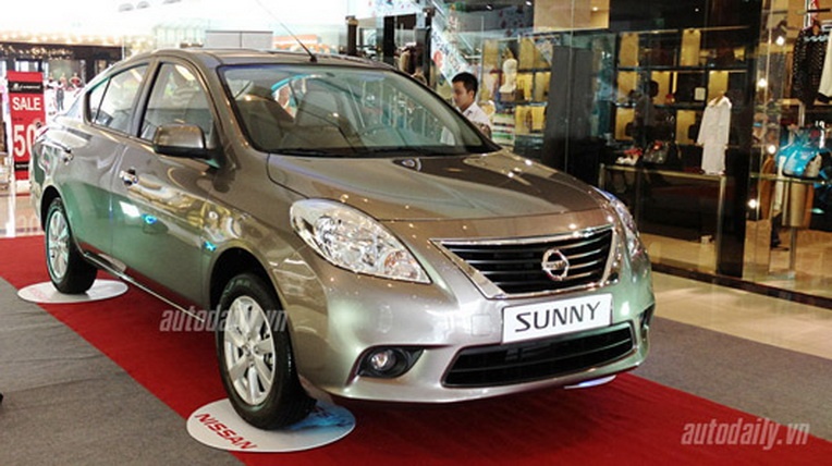 Nissan Sunny Giá bán Nissan Sunny tại Việt Nam  Sunny L 1.5 MT (số sàn): 460.000.000 (VNĐ) Sunny XL 1.5 MT (số sàn): 510.000.000 (VNĐ) Sunny XV 1.5 AT (số tự động): 560..000.000 (VNĐ)