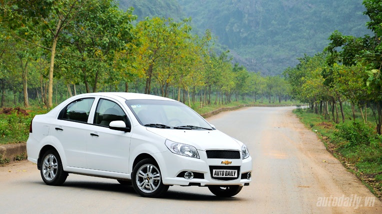 Chevrolet Aveo Giá bán của Chevrolet Aveo:  Aveo LT 1.5MT (số sàn): 445.000.000 (VNĐ) Aveo LTZ 1.5AT (số tự động): 470.000.000 (VNĐ)