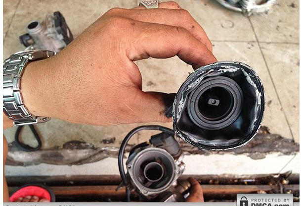 Nếu xe bị bục dù thì gần như là phải thay mới toàn bộ hệ thống chế hòa khí.