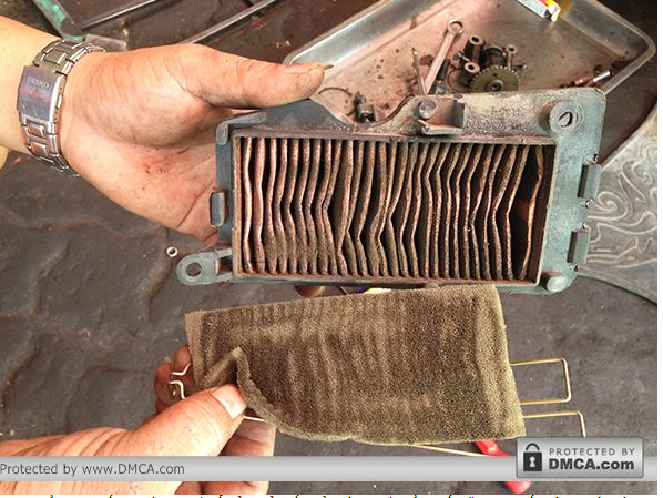 Cần thay thế lọc gió định kỳ để đảm bảo cấp đủ không khí buồng đốt cũng như tiết kiệm nhiên liệu.