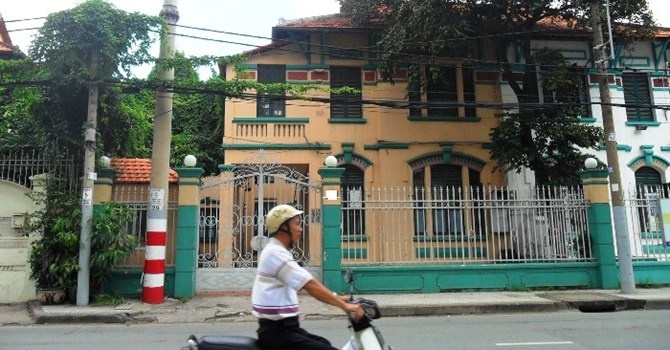 TP.HCM: Lam gi voi 60 can biet thu giu lai khong ban? hinh anh