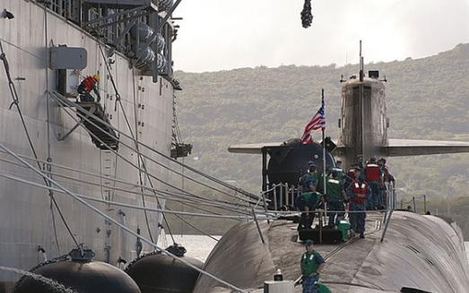 Lớp Ohio được thiết kế với 4 máy phóng ngư lôi cỡ 533mm và tên lửa đạn đạo liên lục địa Trident I hoặc Trident II D5 đặt trong hệ thống ống phóng thẳng đứng. 