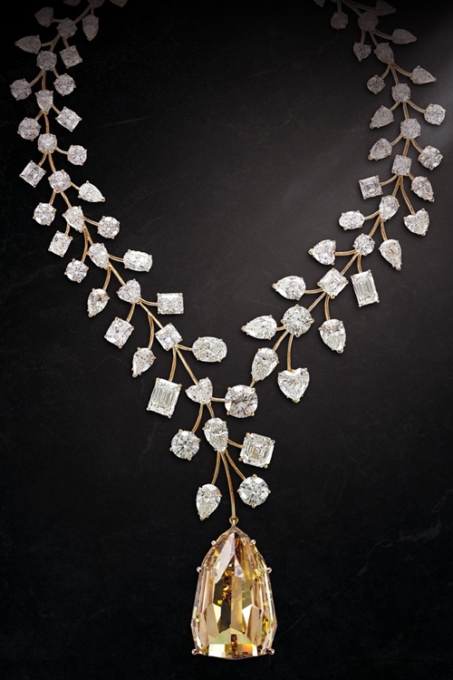 4. Graff Diamonds  Các tỷ phú trên thế giới có lẽ không xa lạ gì với thương hiệu kim cương đình đám được thành lập năm 1960 này. Lauren Graff, thừa nhận rằng những viên đá quý lớn, đặc biệt là kim cương chính là thương hiệu của công ty.